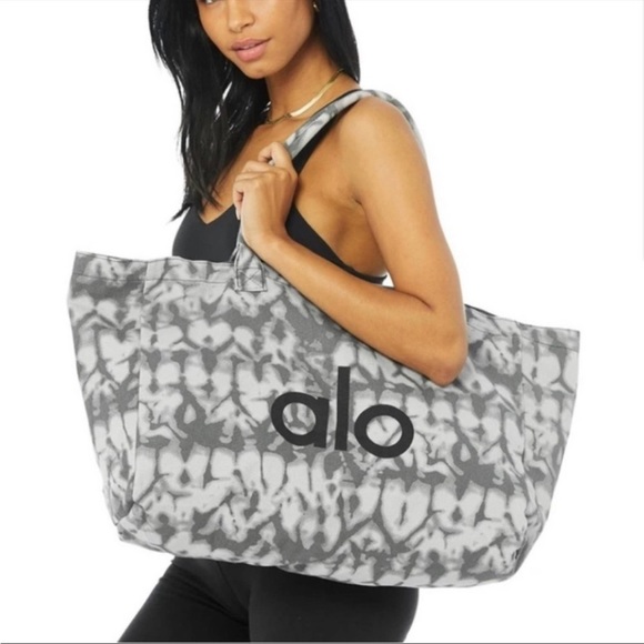 ALO Yoga Bags Nwt Alo Yoga Gym Baglarge Shopper Tote Grey Tiedye